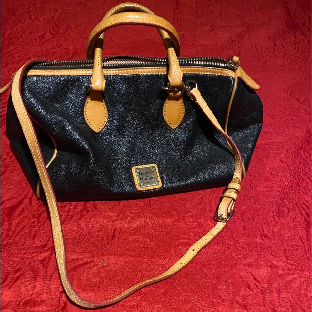 Dooney & Bourke Satchel Like New - Picture 4 of 6